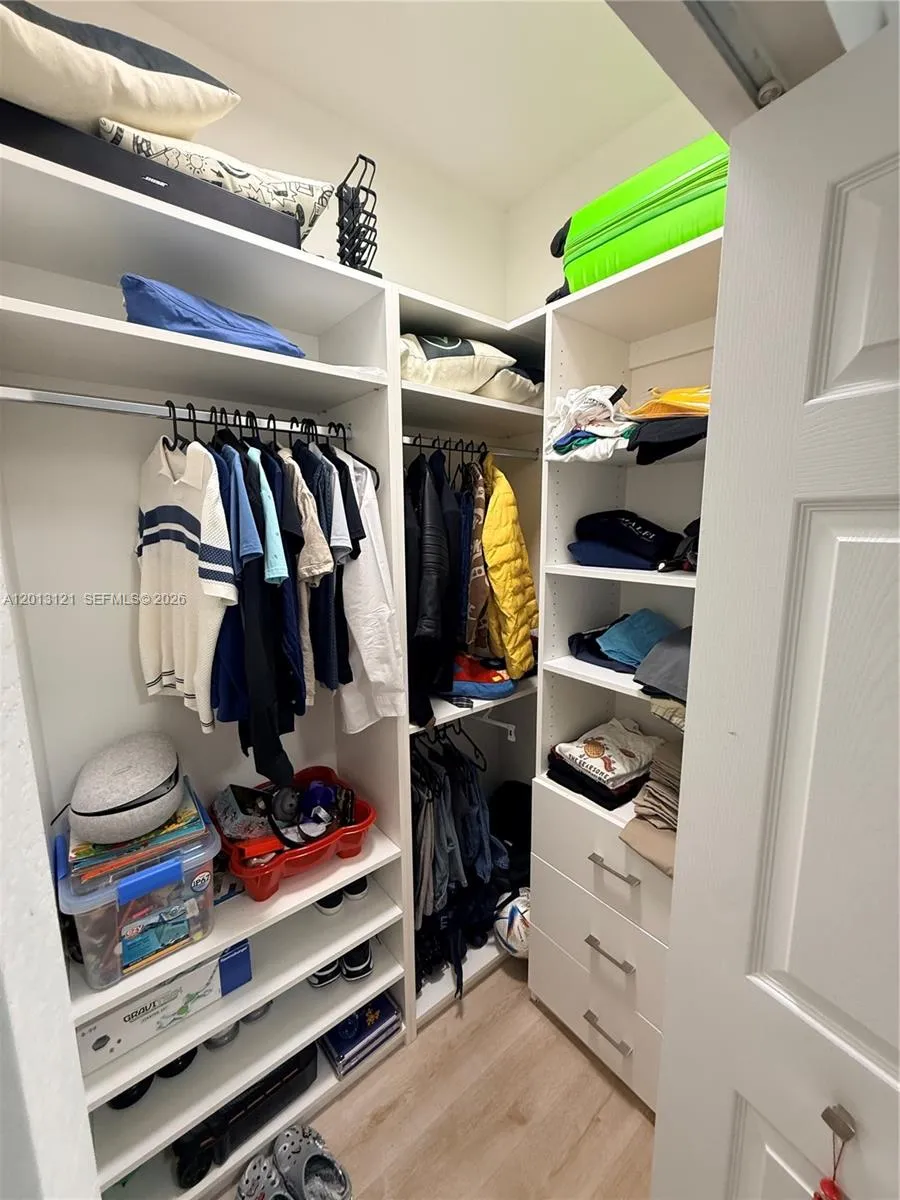8640 NW 101st Pl Doral, FL 33178