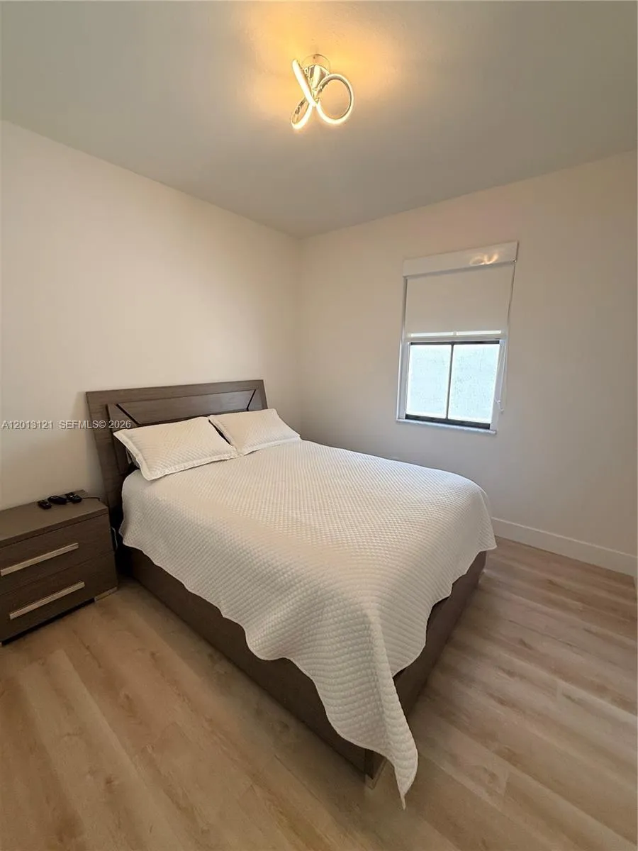 8640 NW 101st Pl Doral, FL 33178