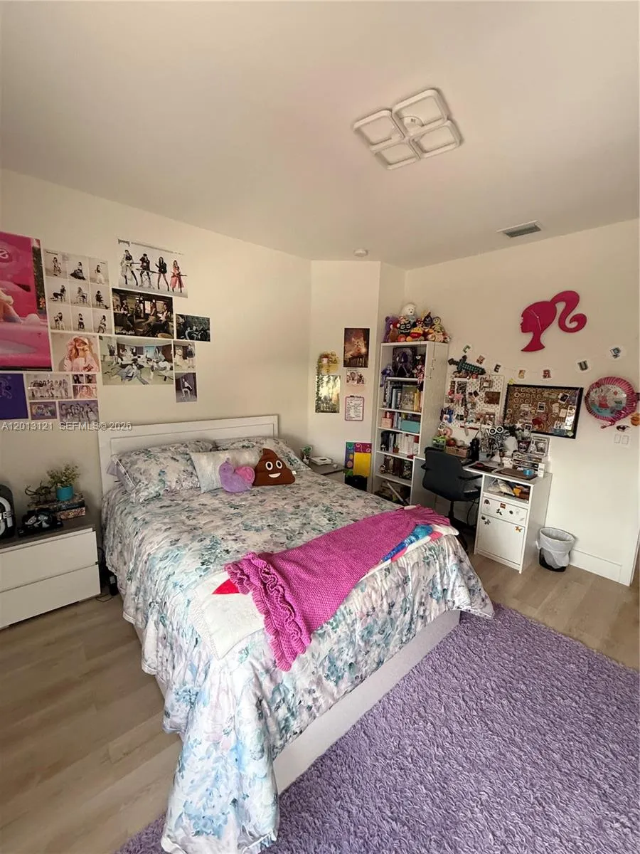 8640 NW 101st Pl Doral, FL 33178