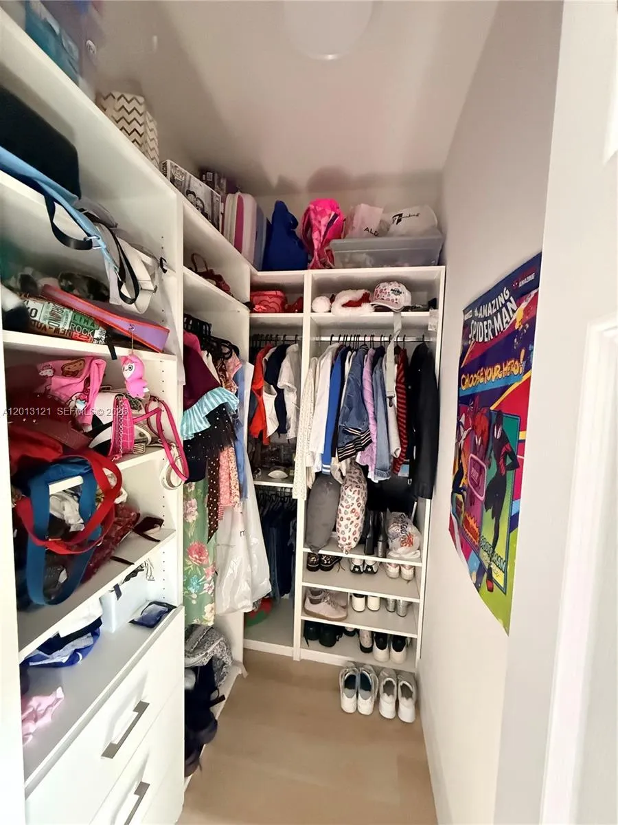 8640 NW 101st Pl Doral, FL 33178