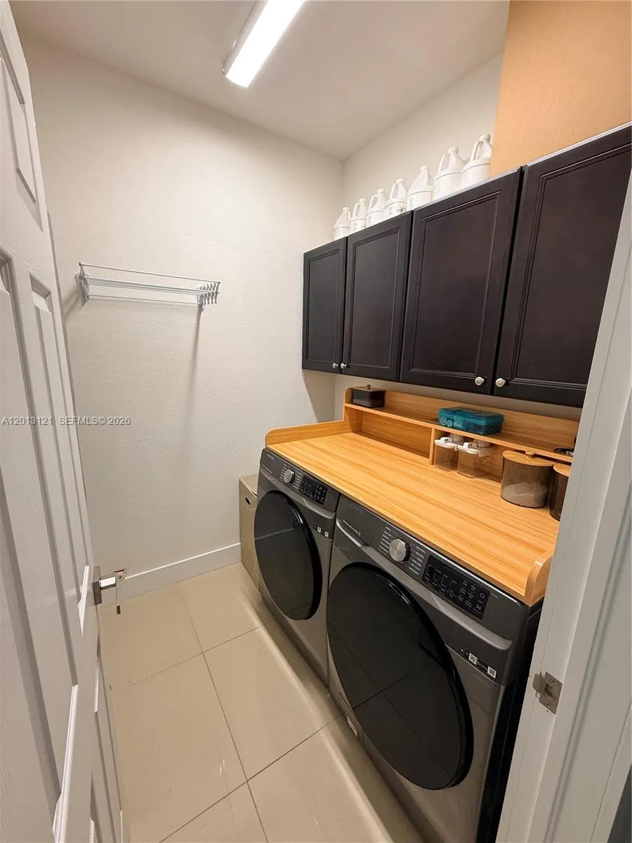 8640 NW 101st Pl Doral, FL 33178