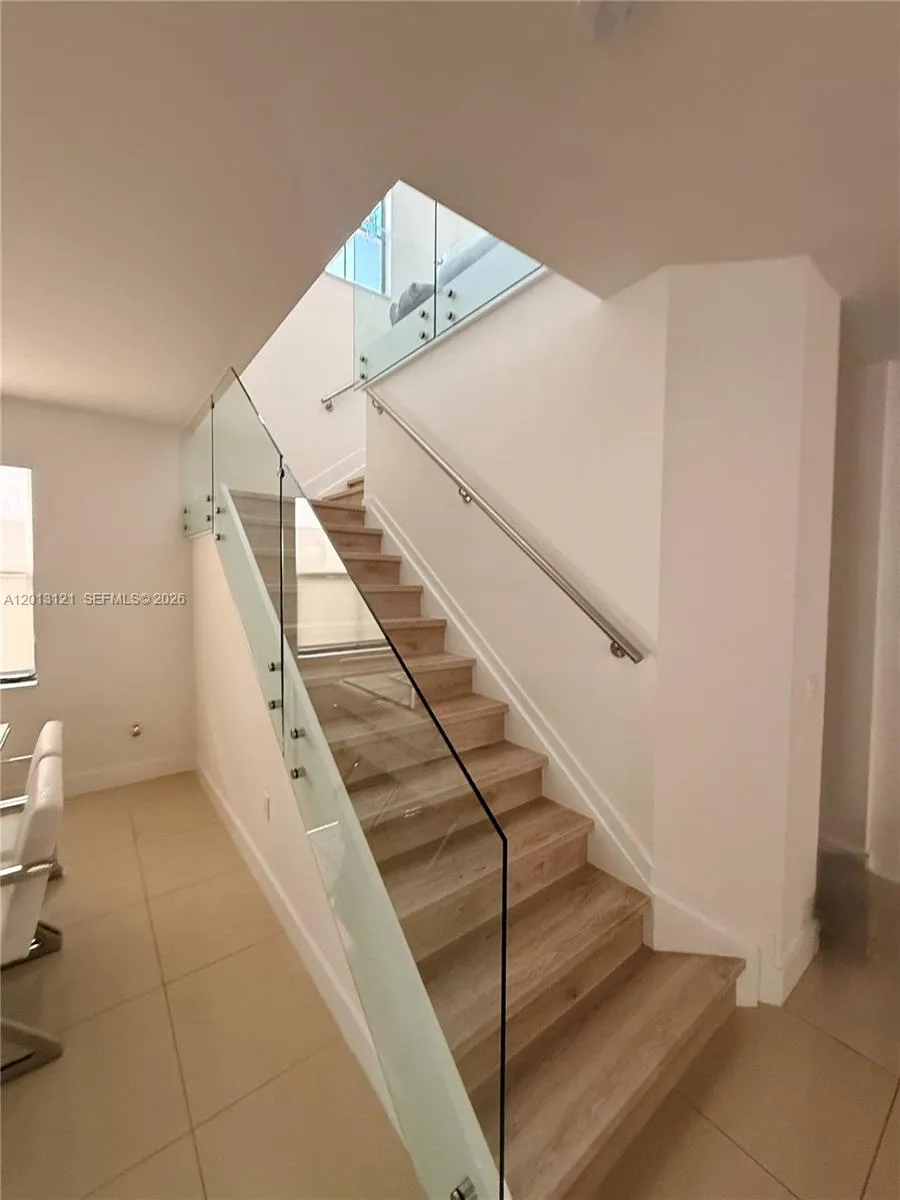 8640 NW 101st Pl Doral, FL 33178