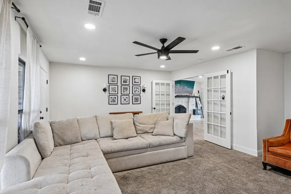 813 Oakbluff Drive Lancaster, TX 75146