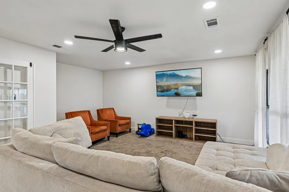 813 Oakbluff Drive Lancaster, TX 75146