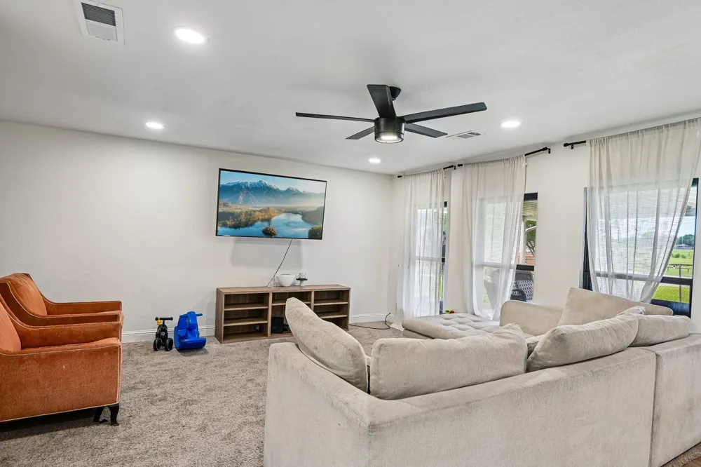 813 Oakbluff Drive Lancaster, TX 75146