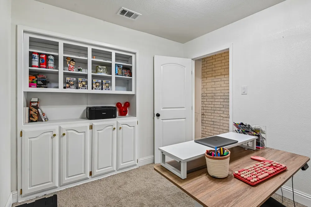 813 Oakbluff Drive Lancaster, TX 75146
