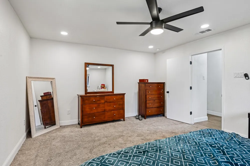 813 Oakbluff Drive Lancaster, TX 75146