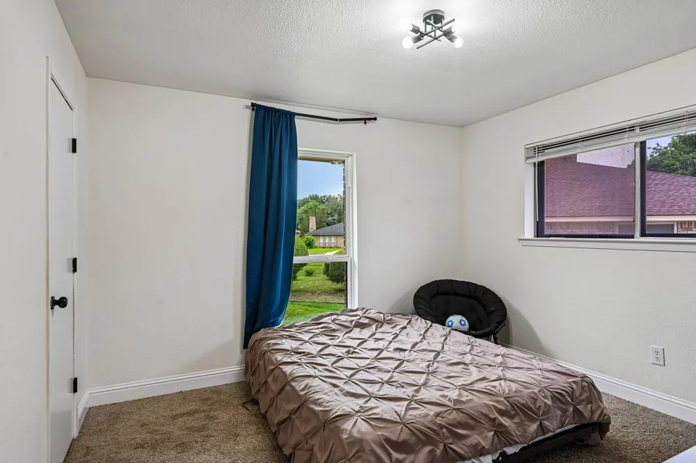 813 Oakbluff Drive Lancaster, TX 75146