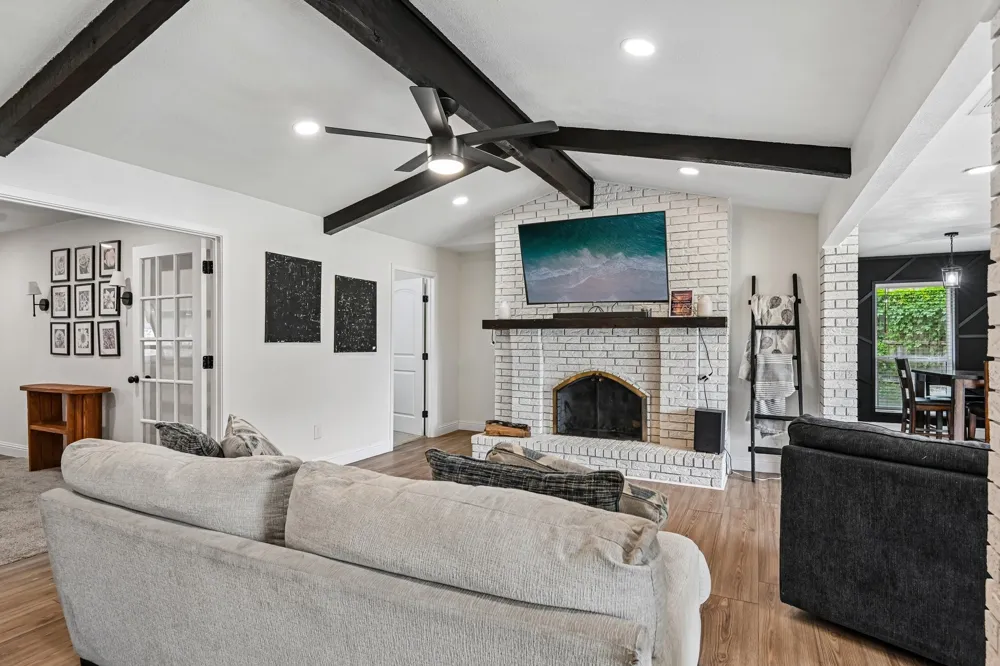 813 Oakbluff Drive Lancaster, TX 75146