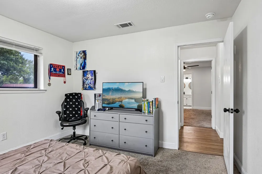 813 Oakbluff Drive Lancaster, TX 75146