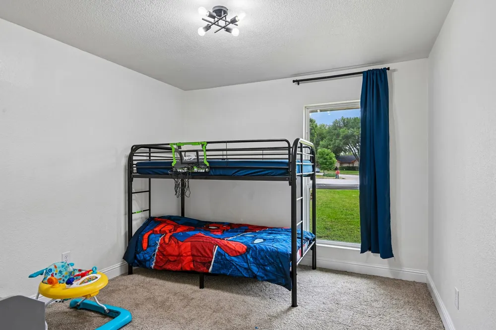 813 Oakbluff Drive Lancaster, TX 75146