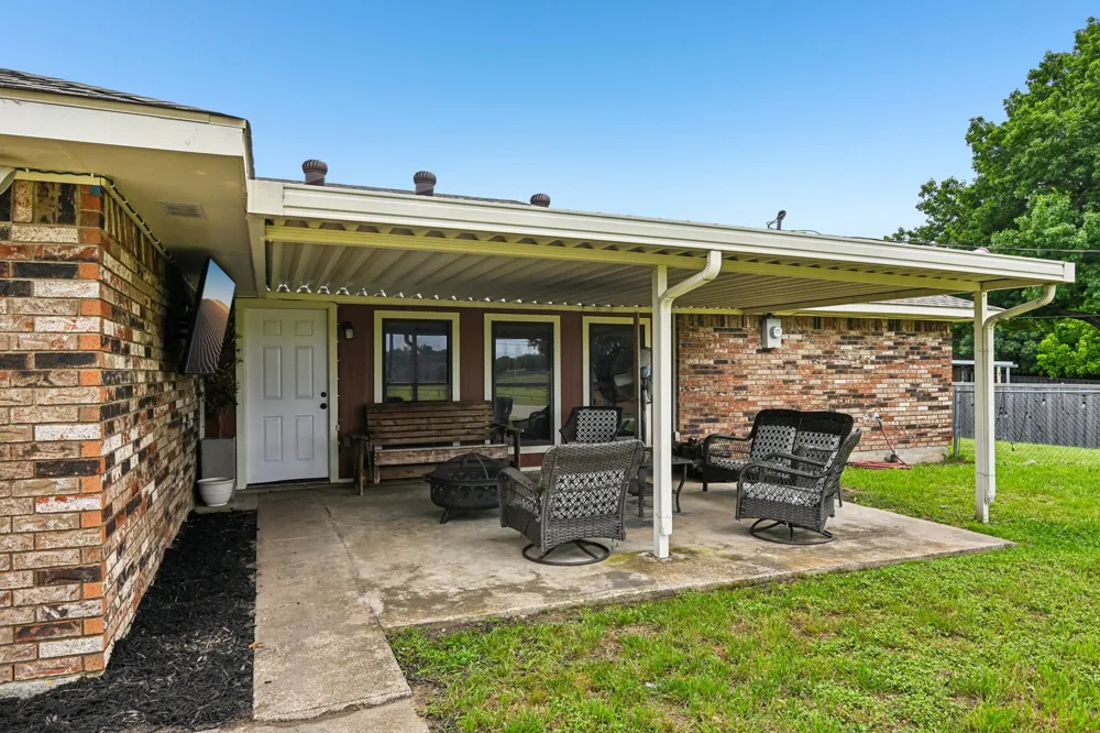 813 Oakbluff Drive Lancaster, TX 75146