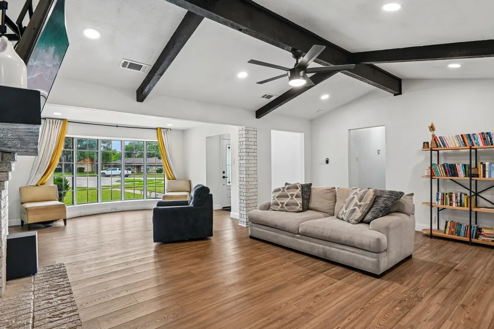 813 Oakbluff Drive Lancaster, TX 75146