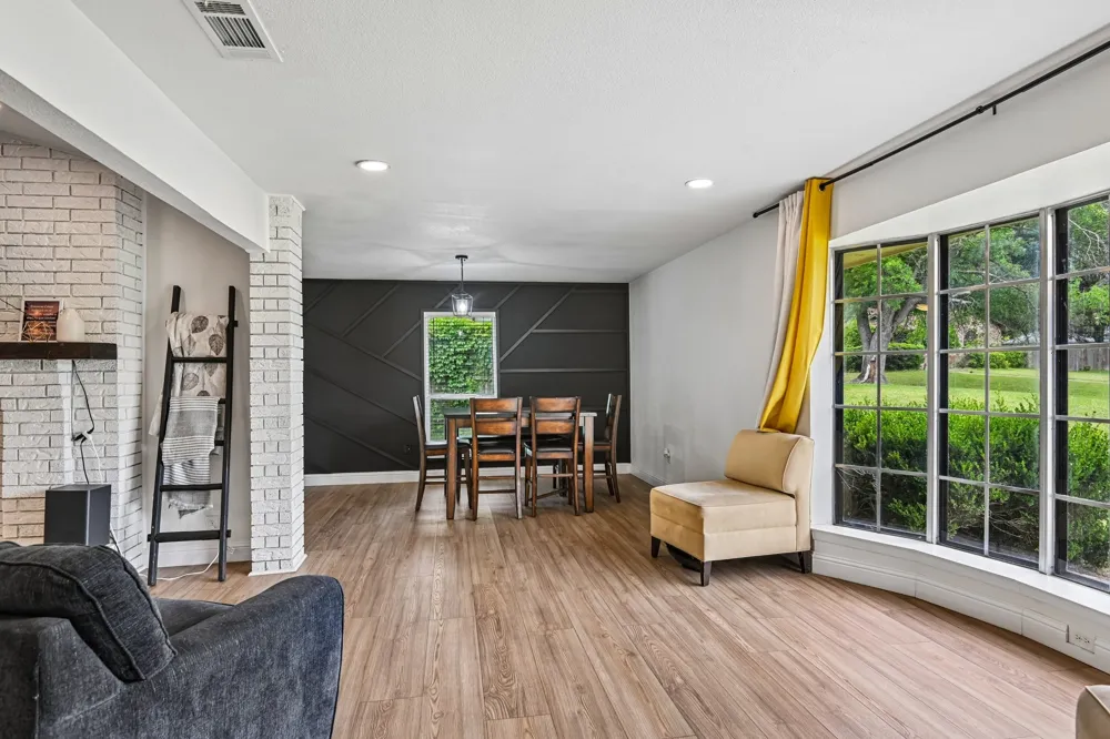 813 Oakbluff Drive Lancaster, TX 75146