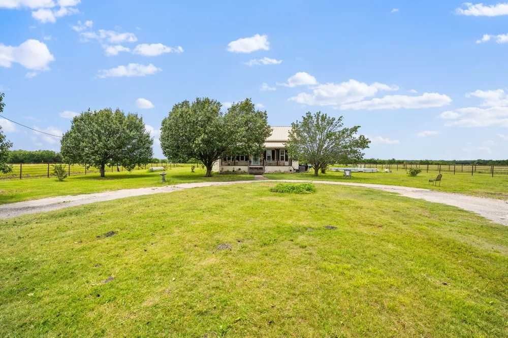 404 Fm 1566 W Wolfe City, TX 75496