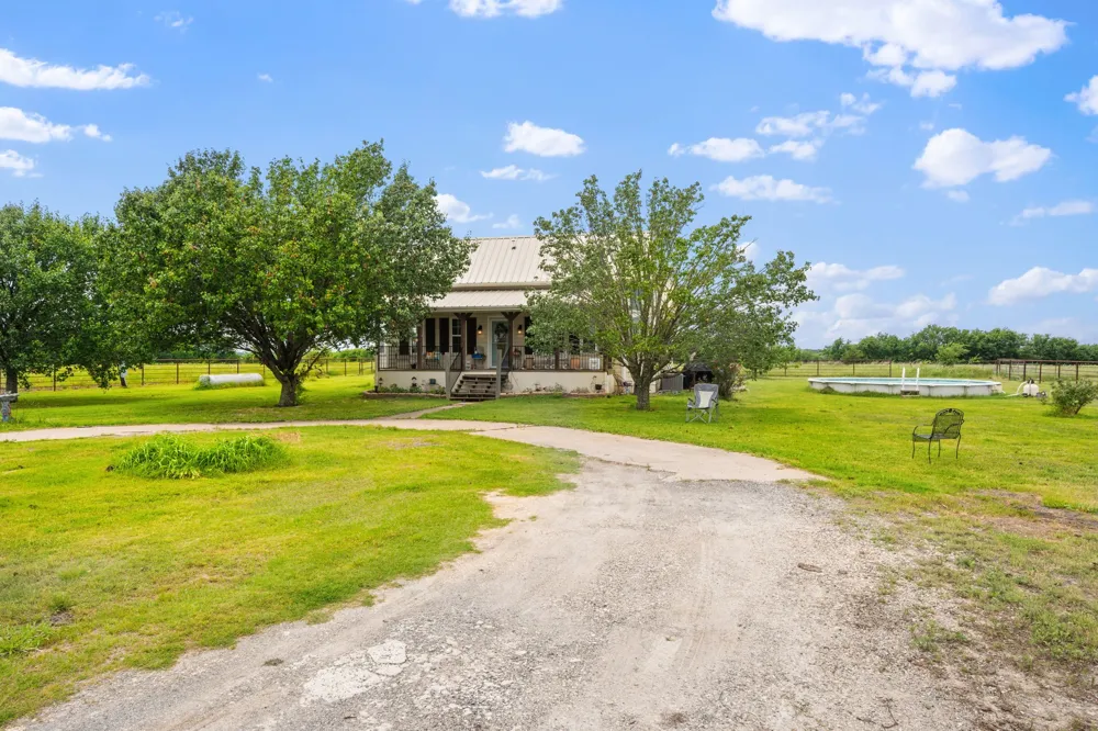 404 Fm 1566 W Wolfe City, TX 75496