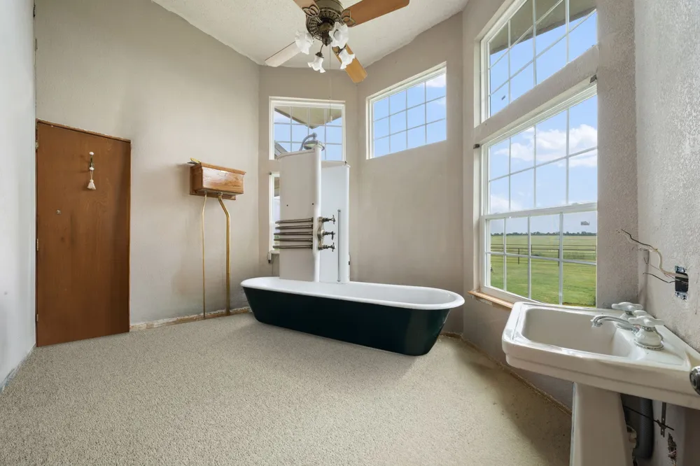 404 Fm 1566 W Wolfe City, TX 75496