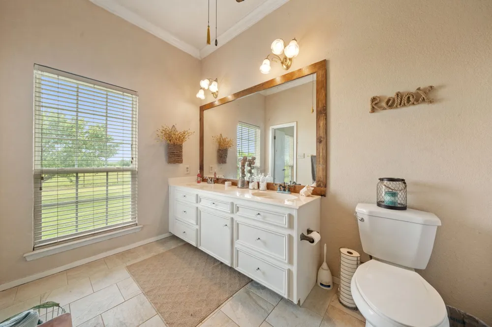 404 Fm 1566 W Wolfe City, TX 75496