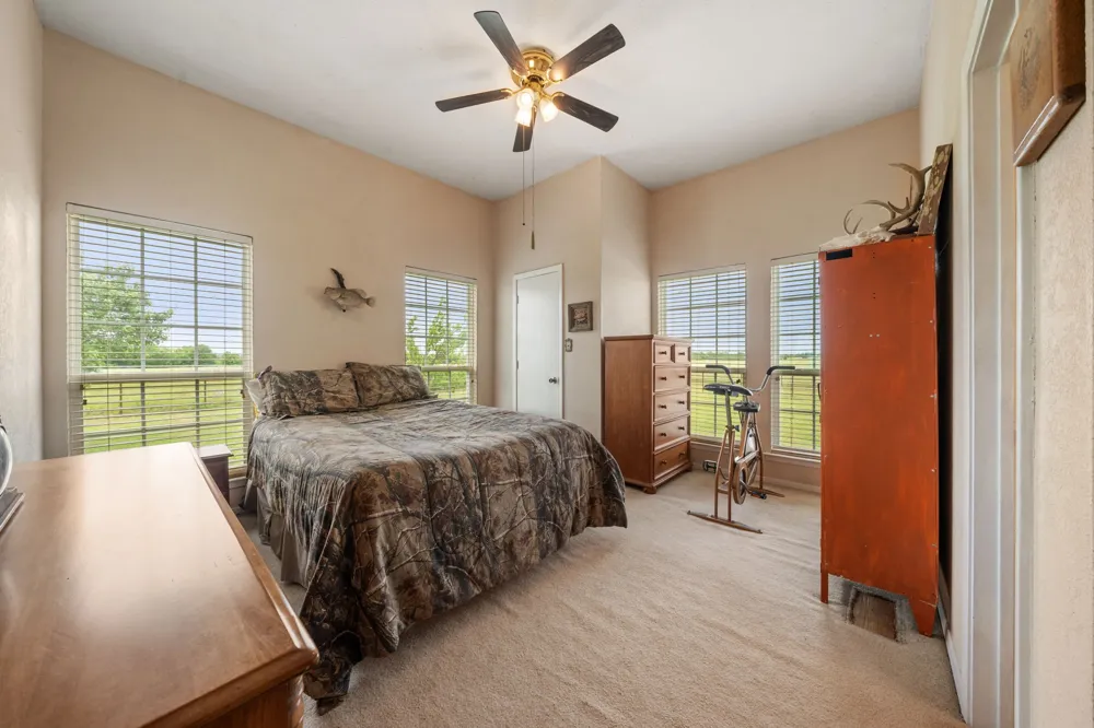 404 Fm 1566 W Wolfe City, TX 75496