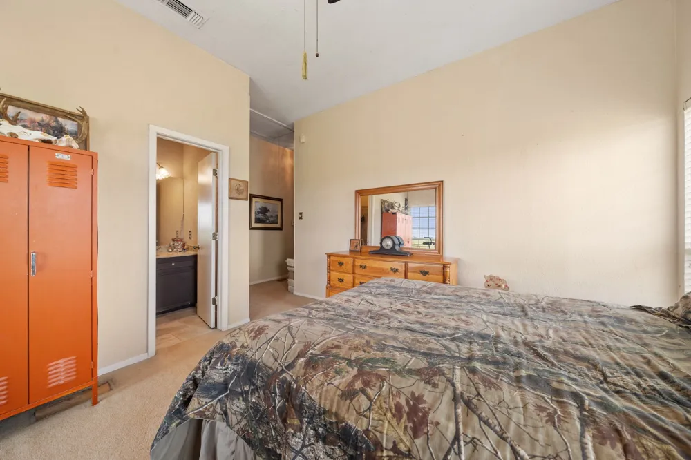 404 Fm 1566 W Wolfe City, TX 75496