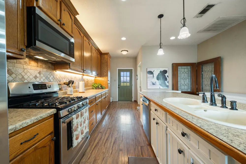 404 Fm 1566 W Wolfe City, TX 75496