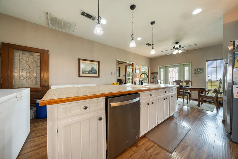 404 Fm 1566 W Wolfe City, TX 75496