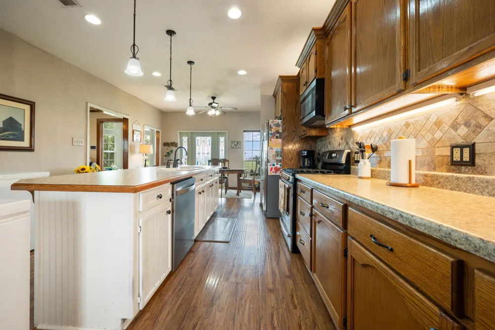 404 Fm 1566 W Wolfe City, TX 75496