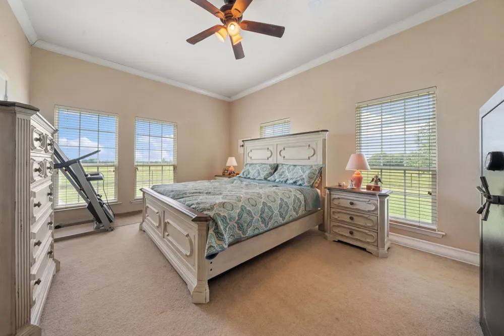 404 Fm 1566 W Wolfe City, TX 75496
