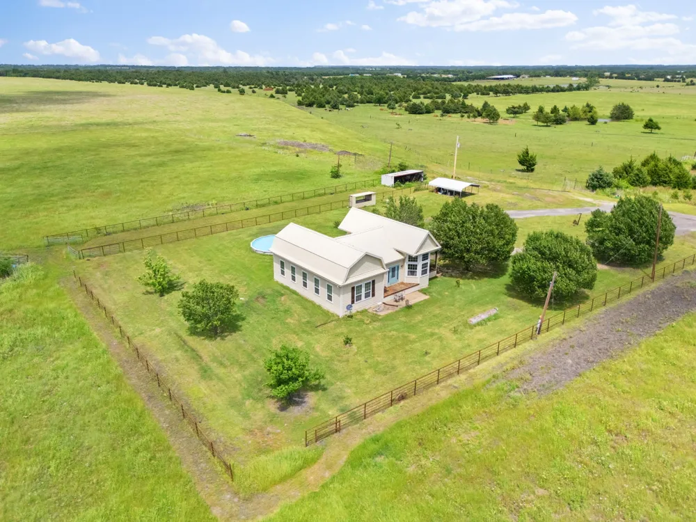 404 Fm 1566 W Wolfe City, TX 75496