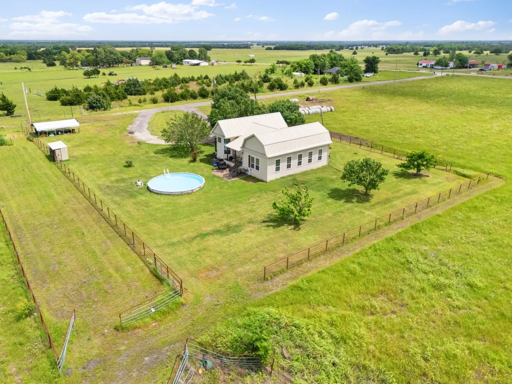 404 Fm 1566 W Wolfe City, TX 75496