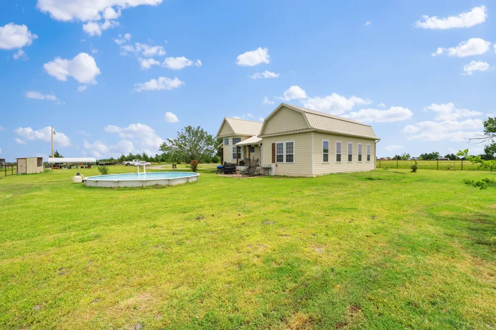404 Fm 1566 W Wolfe City, TX 75496