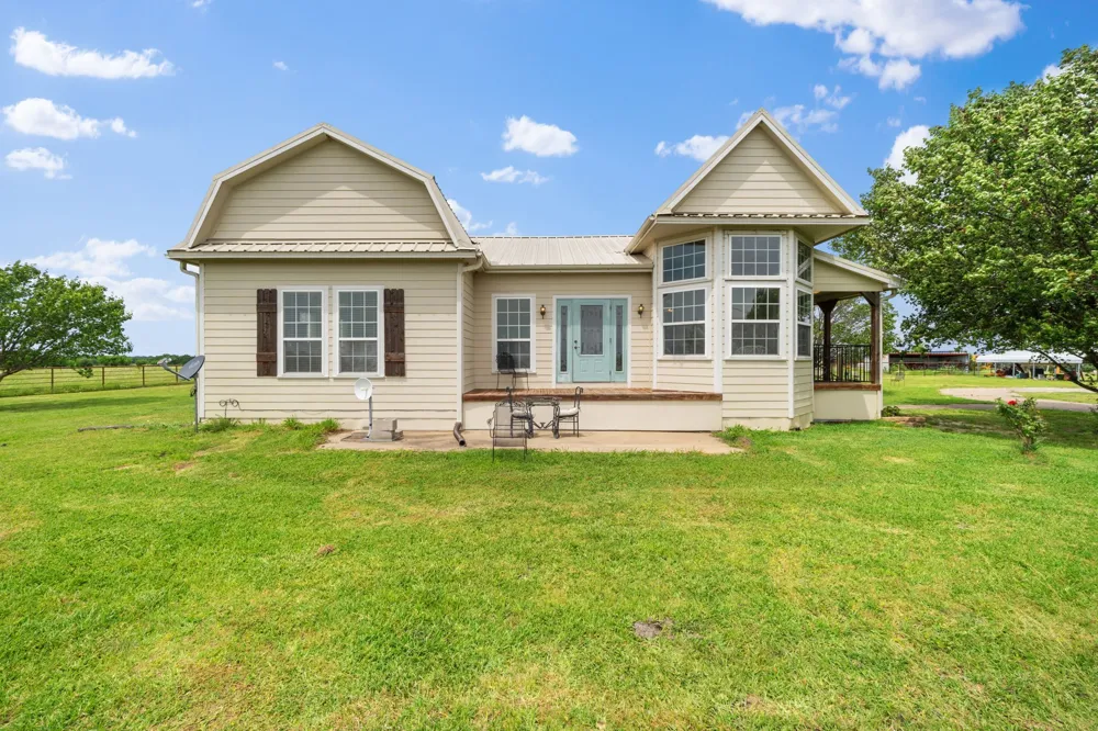 404 Fm 1566 W Wolfe City, TX 75496