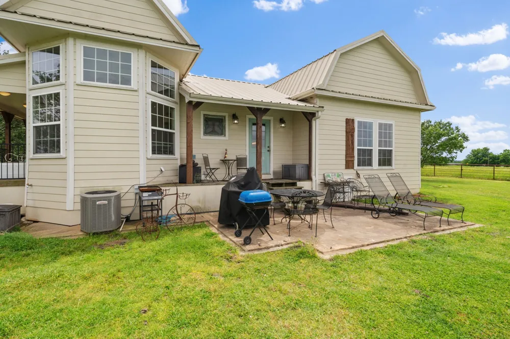 404 Fm 1566 W Wolfe City, TX 75496