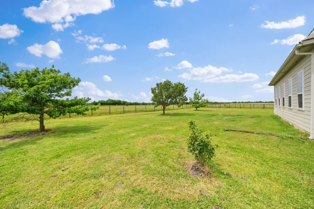 404 Fm 1566 W Wolfe City, TX 75496