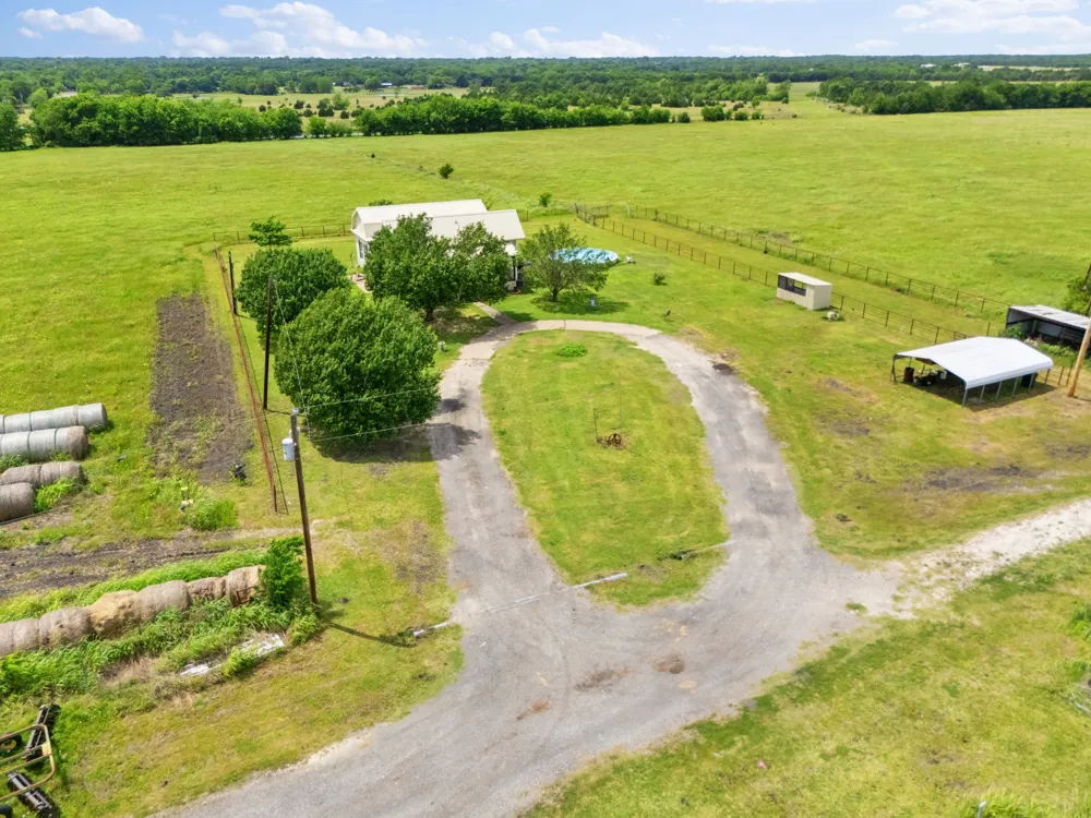 404 Fm 1566 W Wolfe City, TX 75496