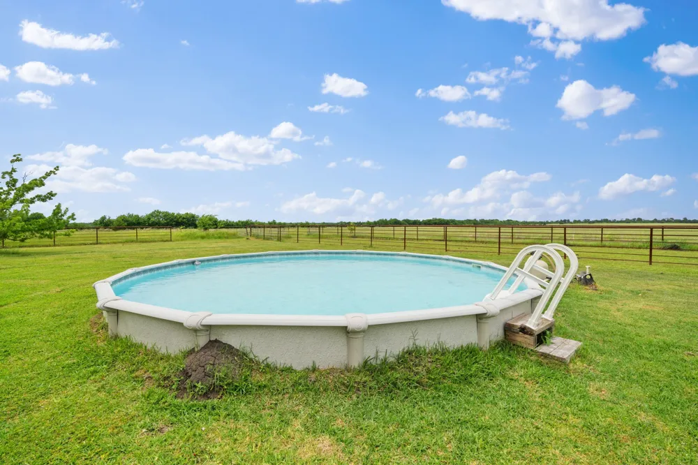 404 Fm 1566 W Wolfe City, TX 75496