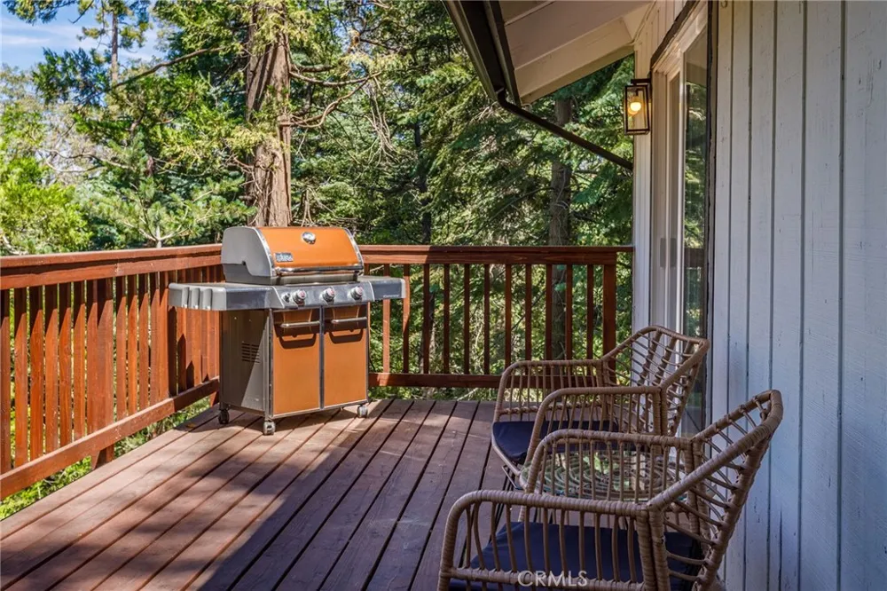825 Lake View Lane Twin Peaks, CA 92391