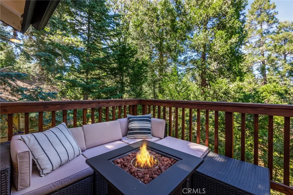 825 Lake View Lane Twin Peaks, CA 92391