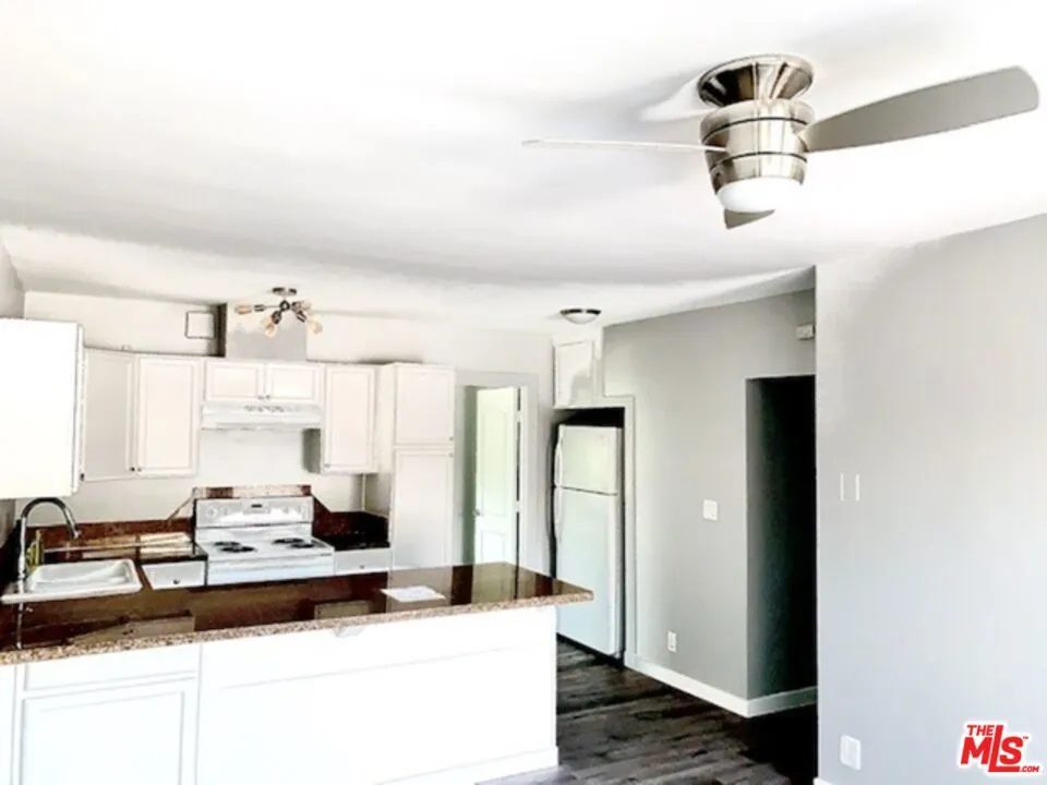 7524 Sepulveda Boulevard #207 Van Nuys, CA 91405