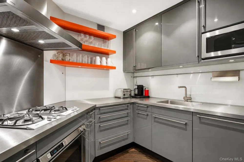 200 E 61st Street #35B New York (Manhattan), NY 10065