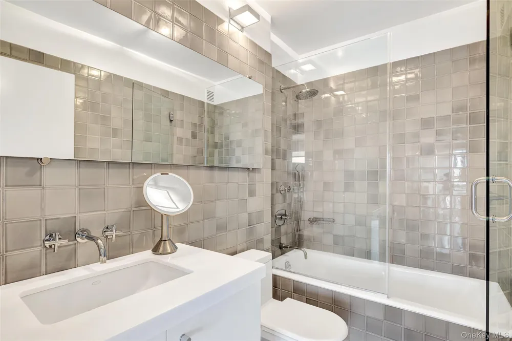 200 E 61st Street #35B New York (Manhattan), NY 10065