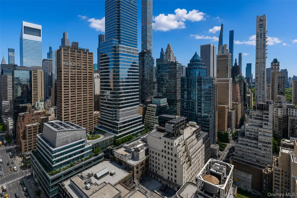 200 E 61st Street #35B New York (Manhattan), NY 10065