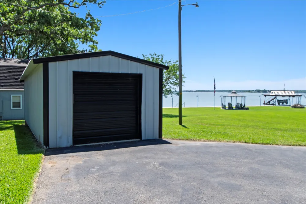 1301 Oak Hill Drive Kemp, TX 75143