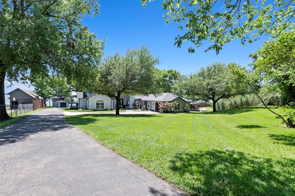 1301 Oak Hill Drive Kemp, TX 75143