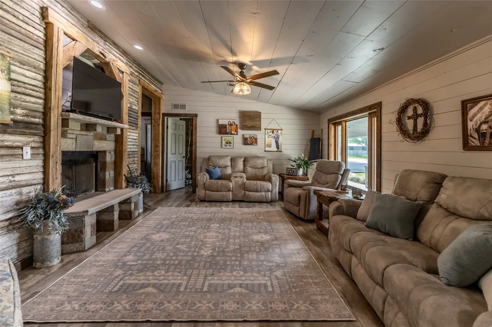24183 S US 281 Hico, TX 76457