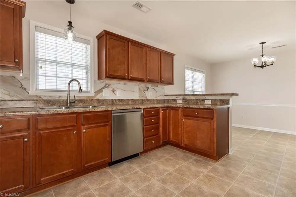 5862 Sunny Ridge Trail Clemmons, NC 27012