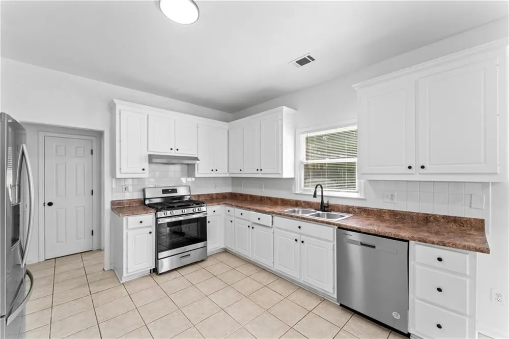 4267 Azalea Walk Ellenwood, GA 30294