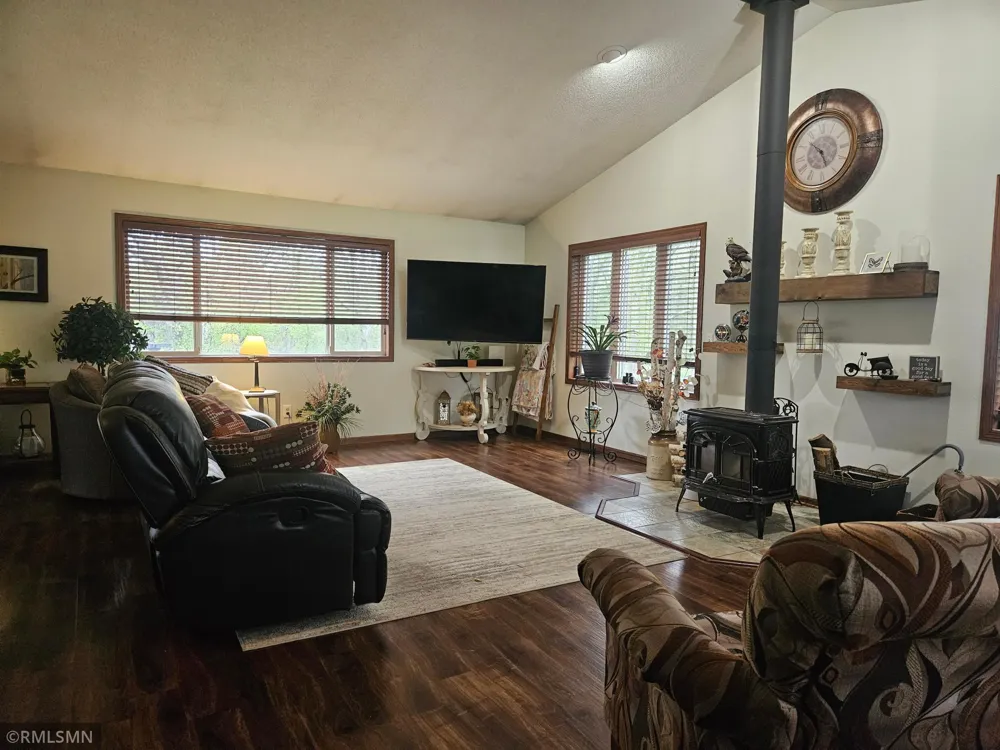 9722 302nd Avenue NW Princeton, MN 55371