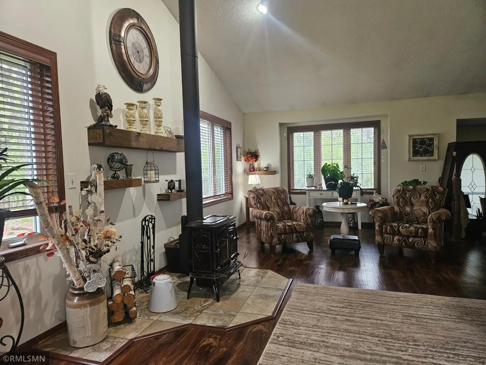 9722 302nd Avenue NW Princeton, MN 55371