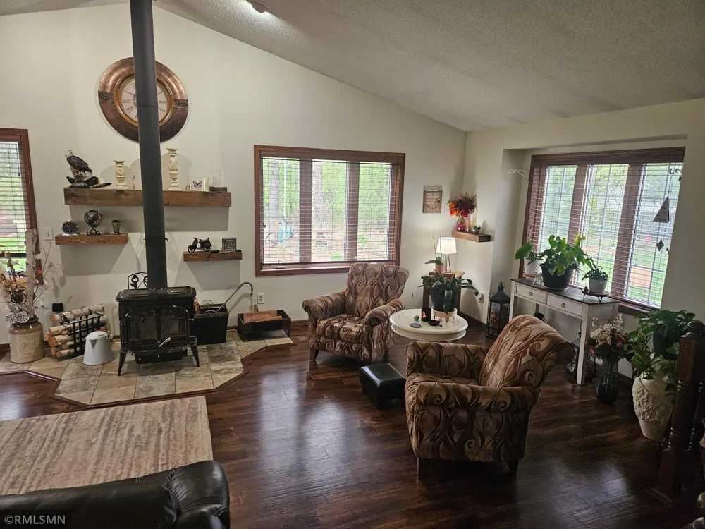9722 302nd Avenue NW Princeton, MN 55371